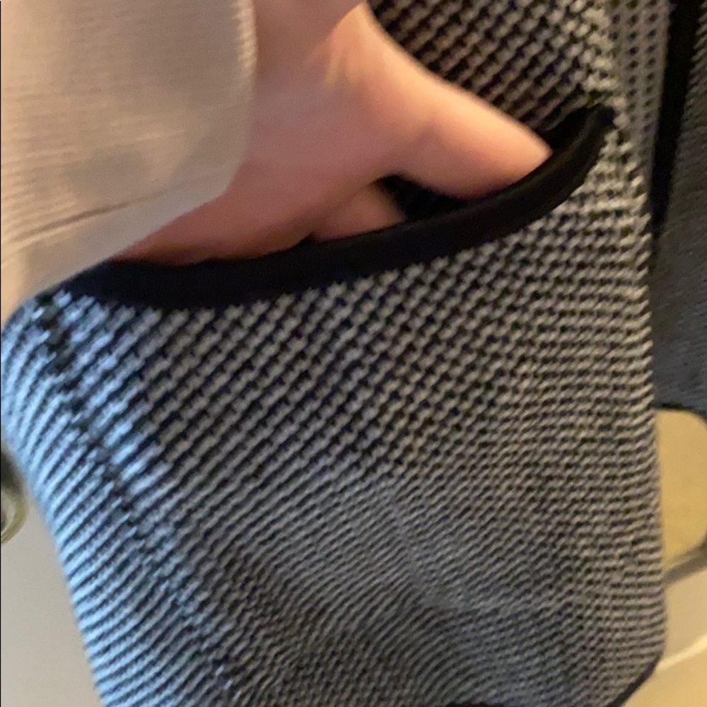 Cape/wrap - Picture 2 of 4